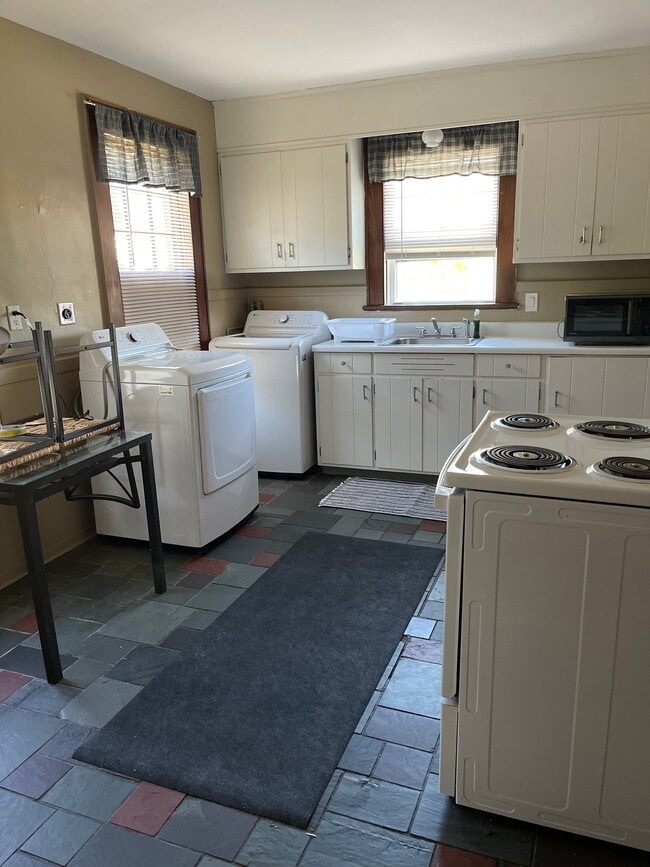 Photo - 23 Ochsner Pl Unit 1