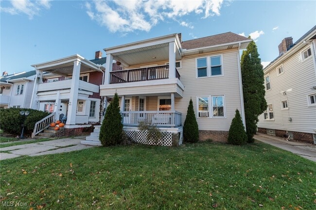 Building Photo - 2035 Chesterland Ave Unit up