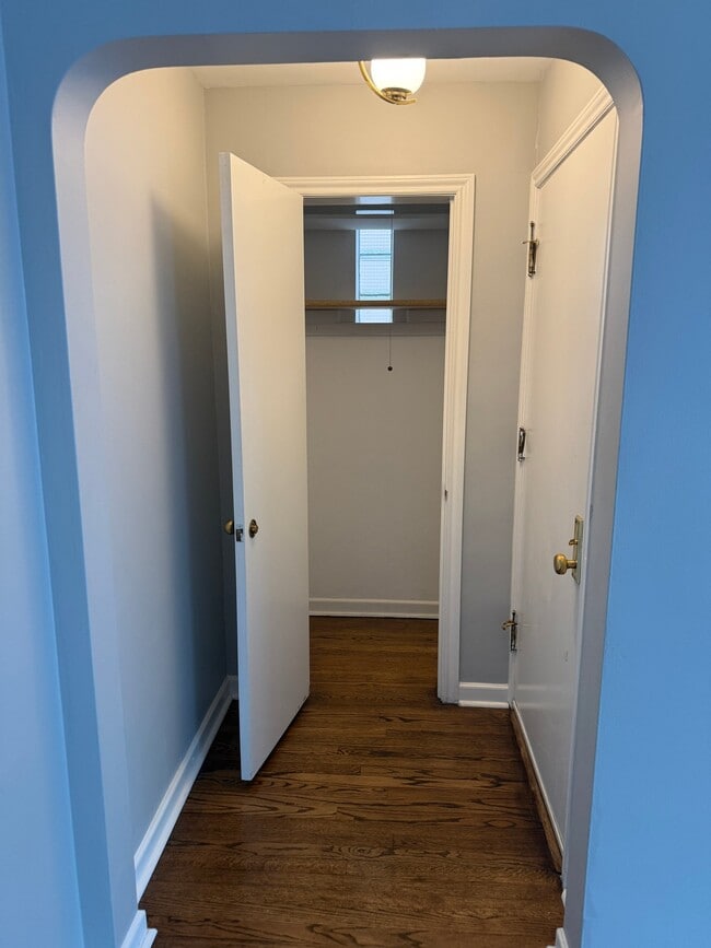 Photo - 2854 W Farragut Ave Unit 1st Floor
