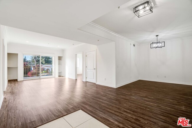 Photo - 3328 Oakhurst Ave Unit 103