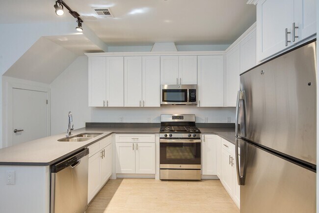 Photo - 170 Lafayette St Unit T02