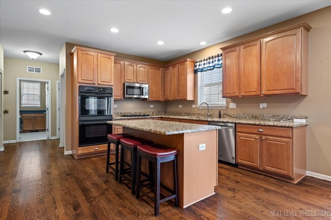 Photo - 706 Versailles Pkwy