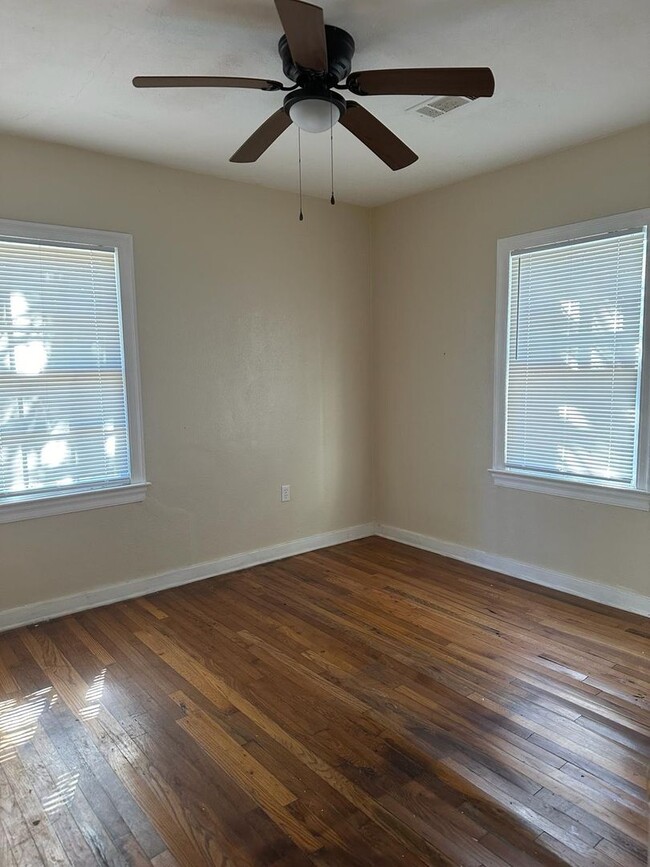 Photo - 4661 Londonderry Dr