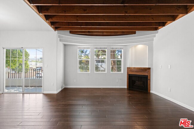 Building Photo - 14061 Milbank St Unit 4