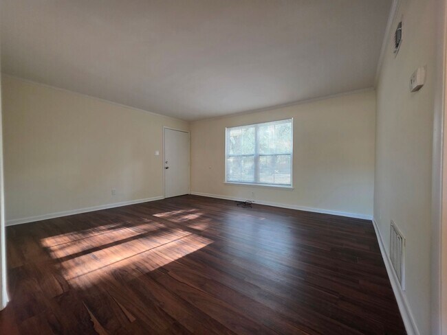 Photo - Bull St Unidad 2