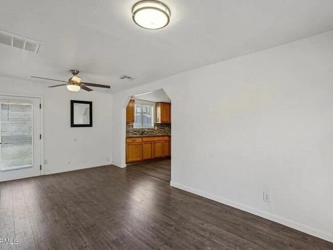 Photo - 2118 E Oak St