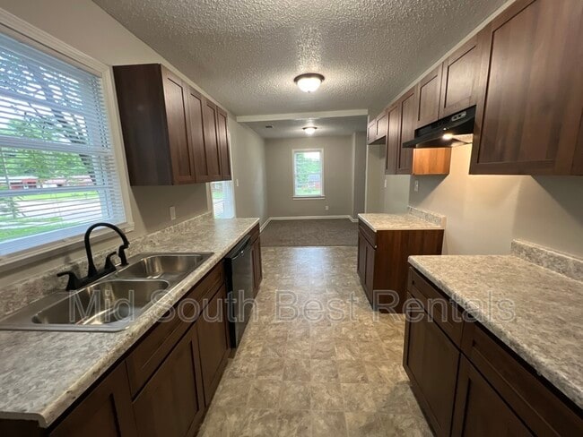 Photo - 521 E Shelby Dr