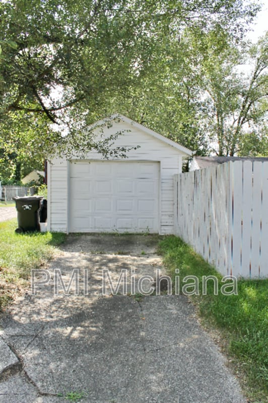 Building Photo - 1622 Wilber St Rental