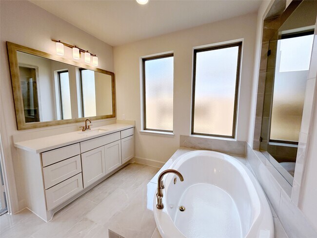 Photo - 5406 Holly Holw Ln