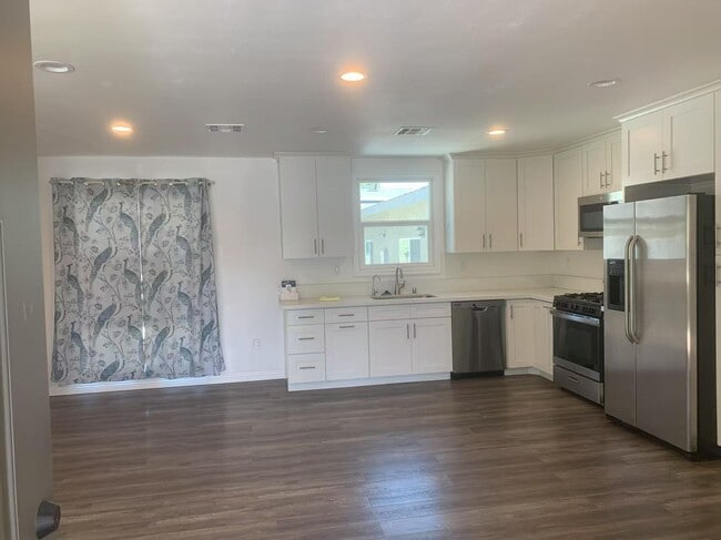 Photo - 5336 Huddart Ave