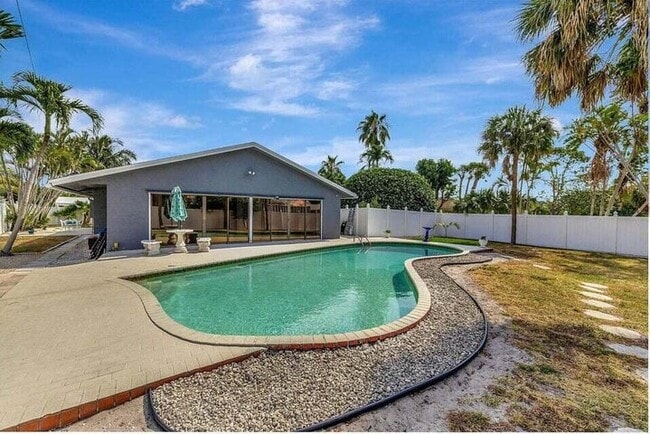 Photo - 7187 Thompson Rd