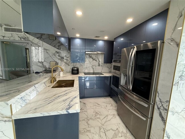 Building Photo - 601 NE 23rd St Unit 903