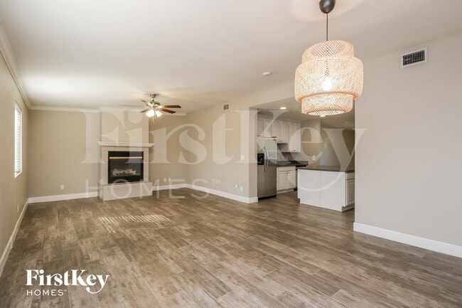 Photo - 1001 E Seldon Ln