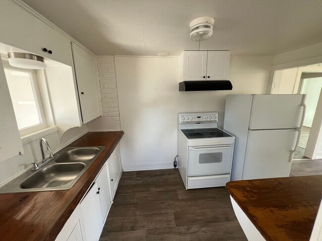 Photo - Two Bedroom, One Bathroom Home - Newly Renovated!