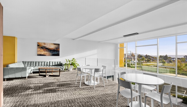 3rd-Floor Lounge