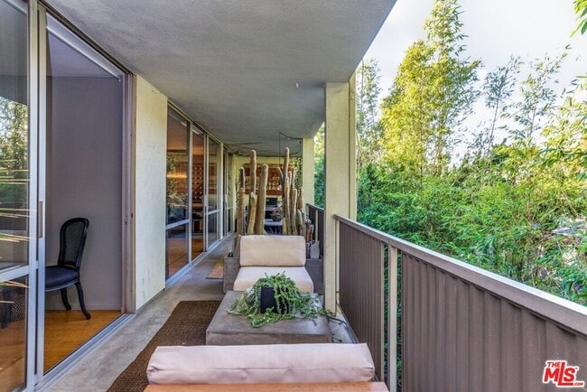 Photo - 850 Kings Rd Unit 306