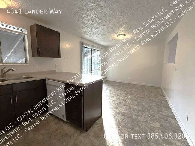 Photo - 4341 Lander Way