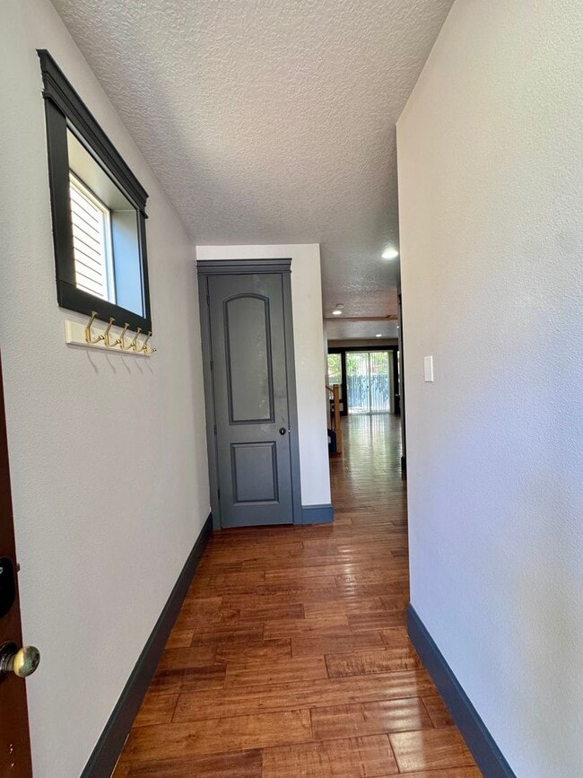Photo - GORGEOUS Townhome... LOCATION , LOCATION near Peace Health Hospital