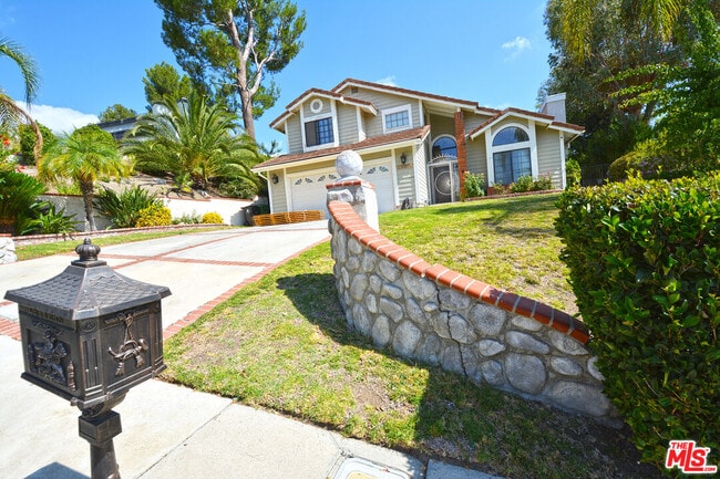 Photo - 23935 Ingomar St