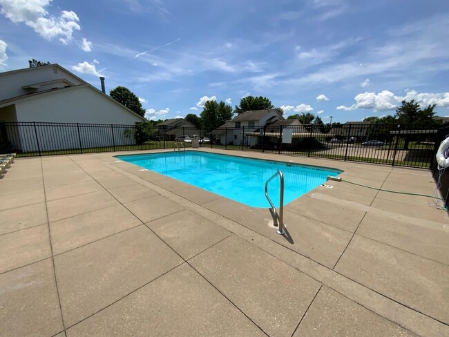 Building Photo - 3 Bedroom 2 Bathroom Duplex