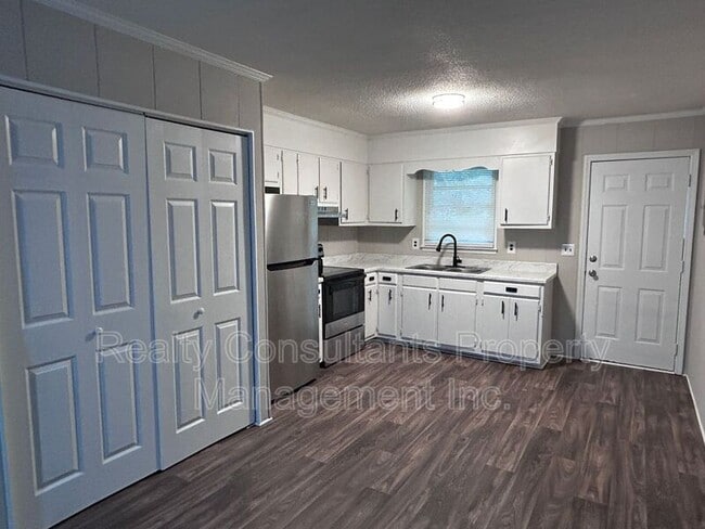 Photo - 115 Cox Ave