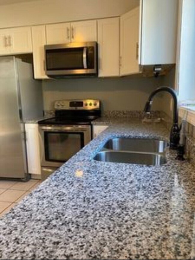 661 Lawton St Unit 1