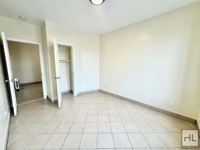 Photo - 85 STREET Unidad 2A