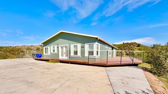 Building Photo - Stunning Single-Story with Spacious Deck, Panoramic Views, on Gated/Fenced Property!