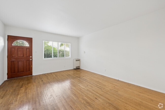2BR, 1BA - 800SF - Living Room