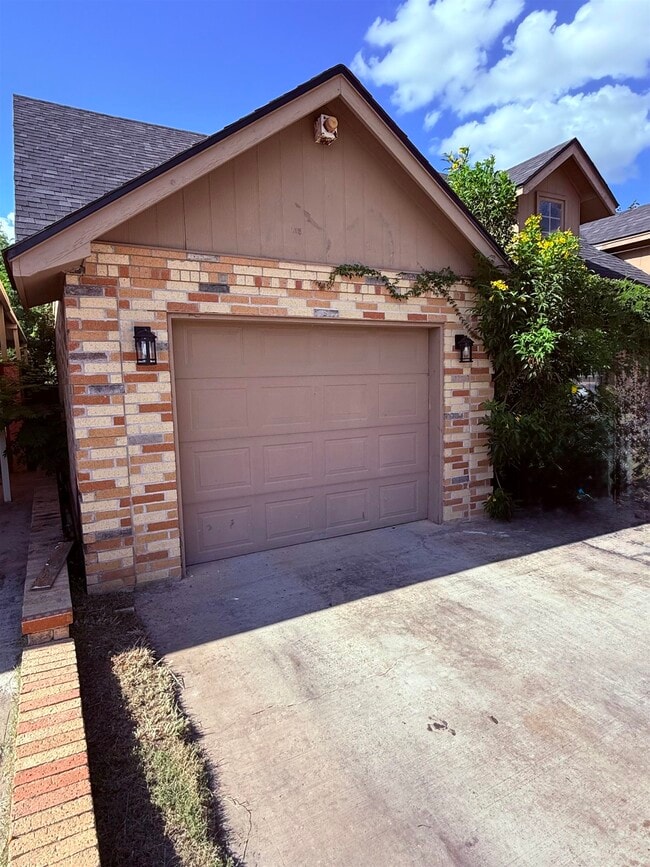Photo - 1608 Mier St