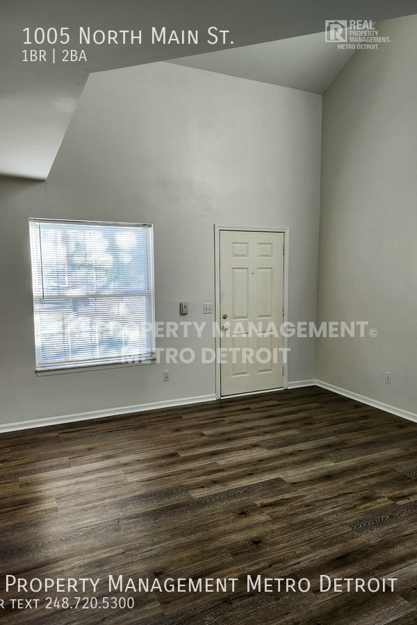 Photo - 1005 N Main St