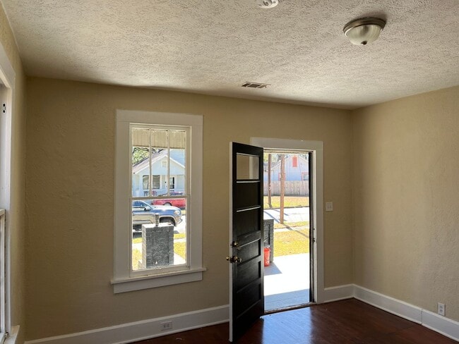 Photo - **AVAILABLE NOW**Total Electric**4 Bedroom...