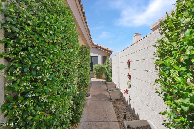 11010 W Poinsettia Dr