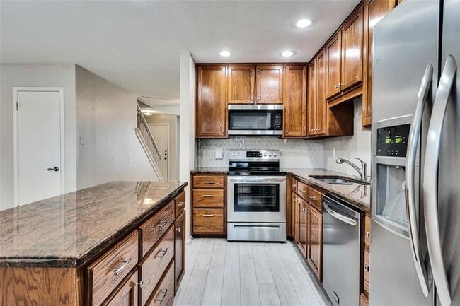 Building Photo - 8219 Summer Side Dr