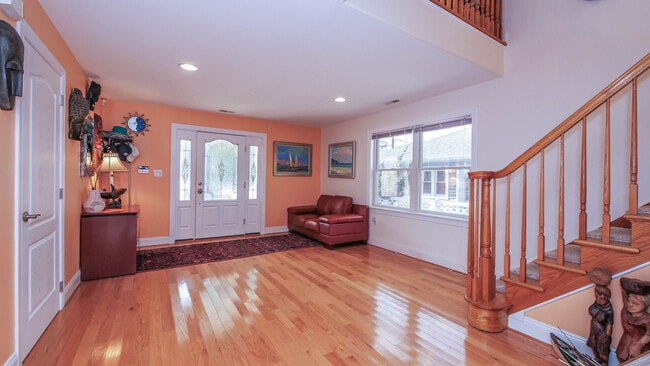 Photo - 229 8th St S