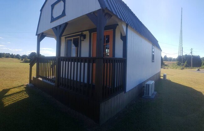 Karagan Cottage & Hudson's Boat House