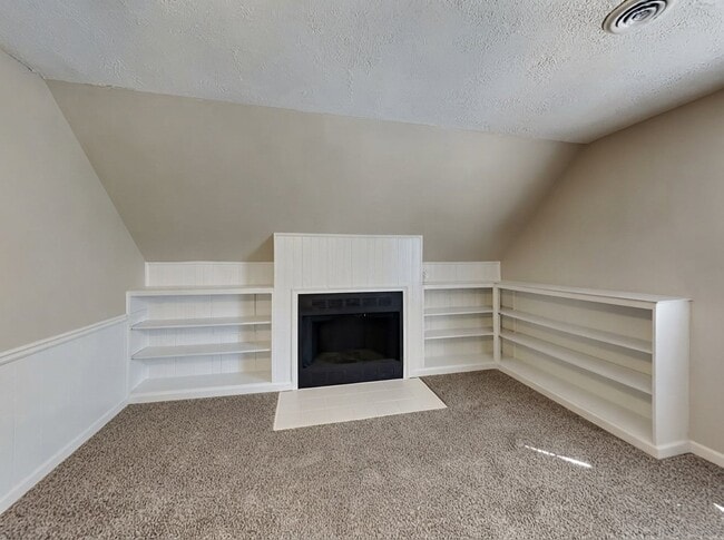 1901 Pond Ridge Ct