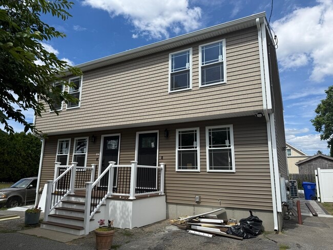 Building Photo - 214 Grosvenor Ave Unit 214 Rental