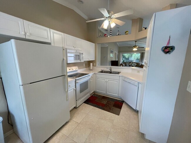Photo - ANNUAL RENTAL -  FURNISHED 2 BED / 2 BATH ... Unit 80