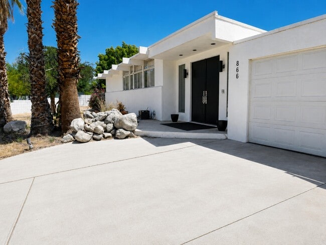 Photo - 866 N Topaz Cir