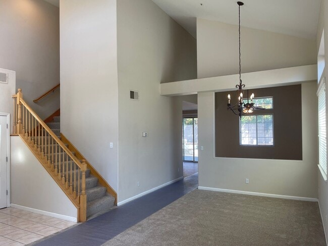 2733 Sunflower Cir