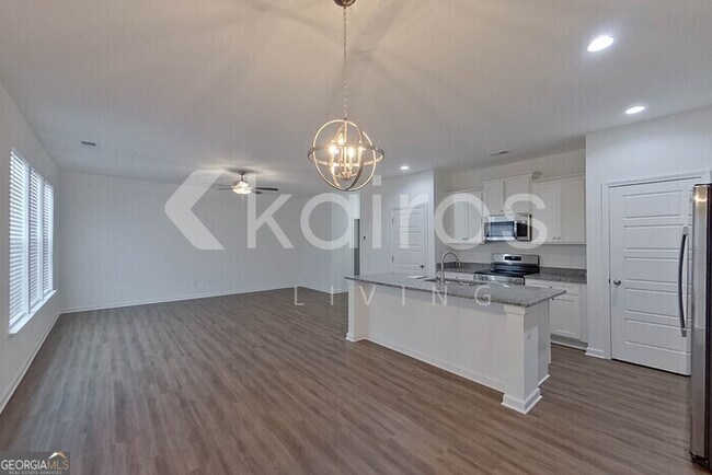 Photo - 103 English Oak Ln