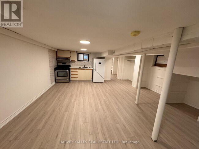 Photo - 628 Manning Ave