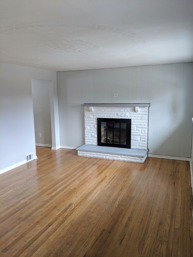 Photo - Beautiful and Spacious 4 Bedroom House nex...