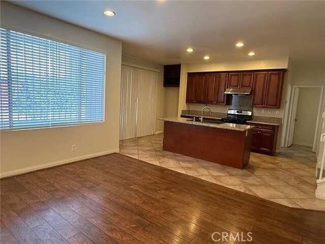 Photo - 1085 Camellia Ct