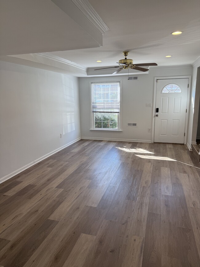 Building Photo - 8439 Pioneer Dr Rental