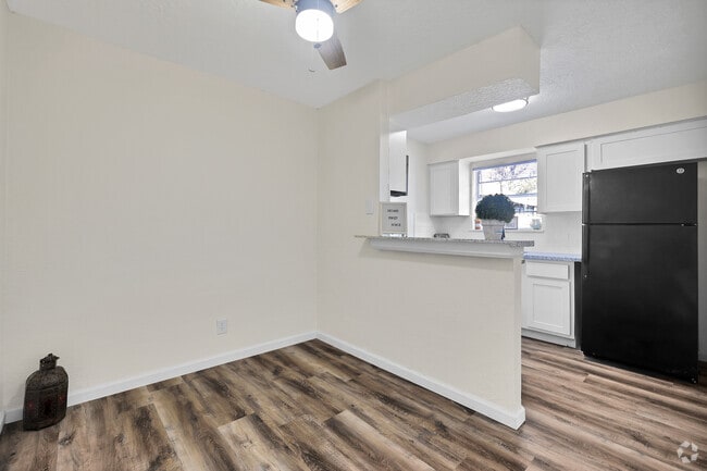 2 habitaciones, 1 baño - 825 pies cuadrados - Cocina/comedor - Huntington Place