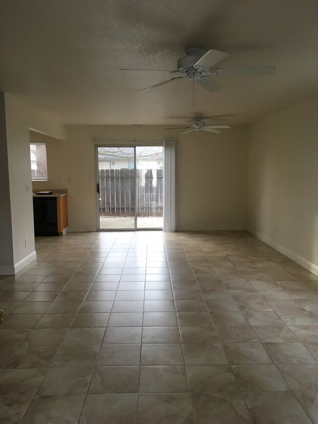 Photo - 819 Cally Ct Unidad 4