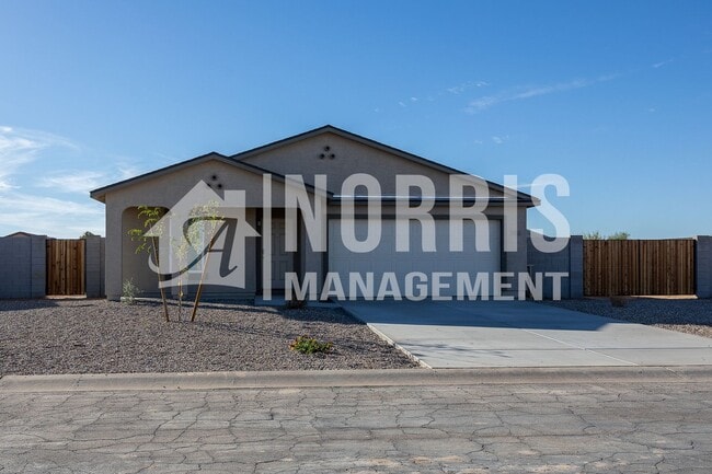 NEW Home Located Near the Golf Course - NEW Home Located Near the Golf Course