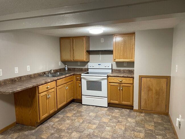 Building Photo - 929 4th St SE Unit B